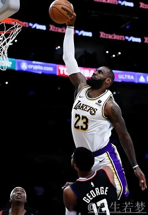 里弗斯疾速反攻 突破防守轻松上篮